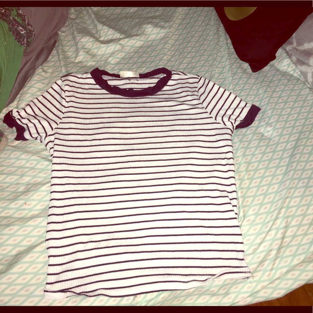 Kinda cropped striped shirt